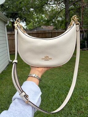 Coach Aria Shoulder Bag CO996
Pebble Leather